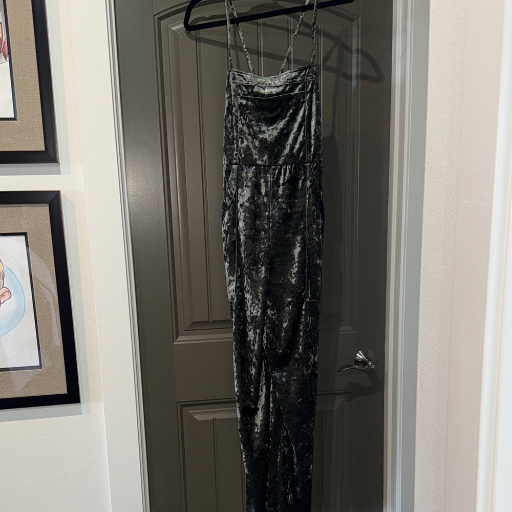 Chic Velvet Jumpsuit in Green